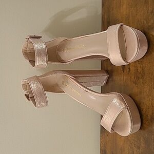 Dream Pairs metallic soft pink platform heeled sandals size 8
